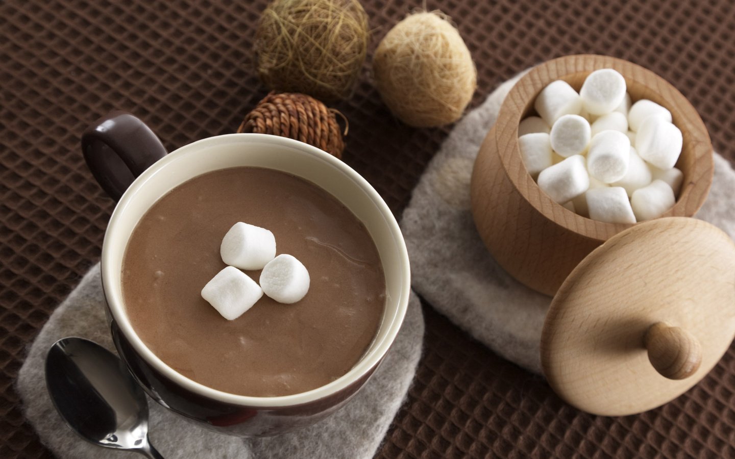 Обои чашка, зефир, ложка, горячий шоколад, маршмеллоу, cup, marshmallows, spoon, hot chocolate разрешение 1920x1200 Загрузить