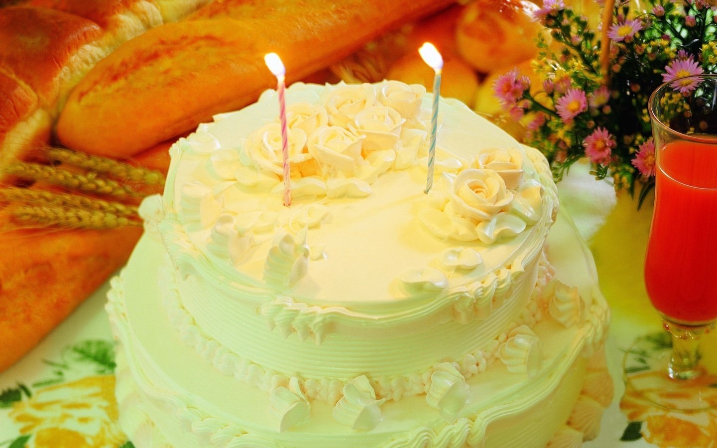 Обои сок, свечи, стол, два, праздник, сладкое, день рождения, торт, десерт, juice, candles, table, two, holiday, sweet, birthday, cake, dessert разрешение 1920x1394 Загрузить