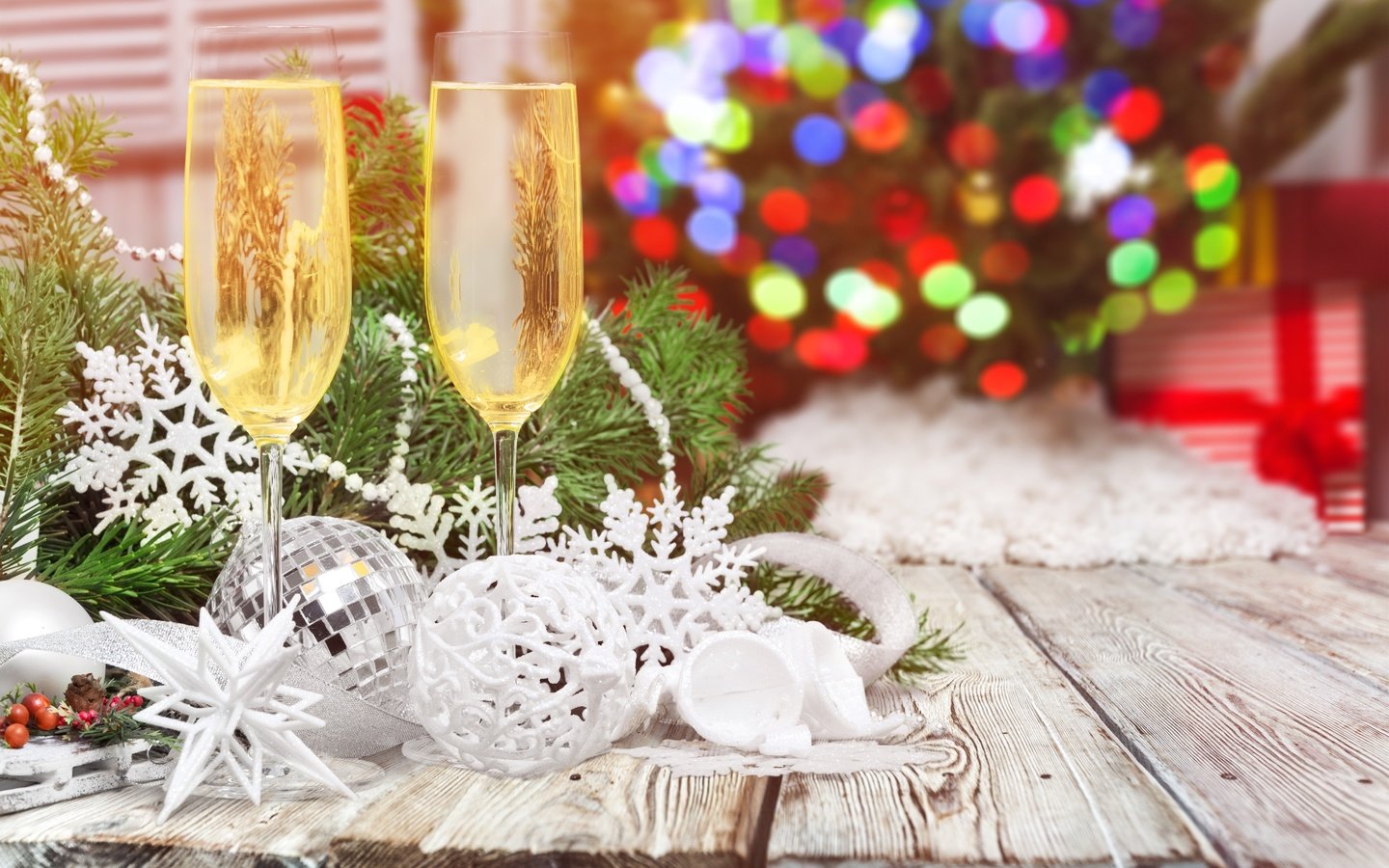 Обои новый год, елка, бокалы, рождество, шампанское, декорация, встреча нового года, довольная, new year, tree, glasses, christmas, champagne, decoration, happy разрешение 5760x3800 Загрузить