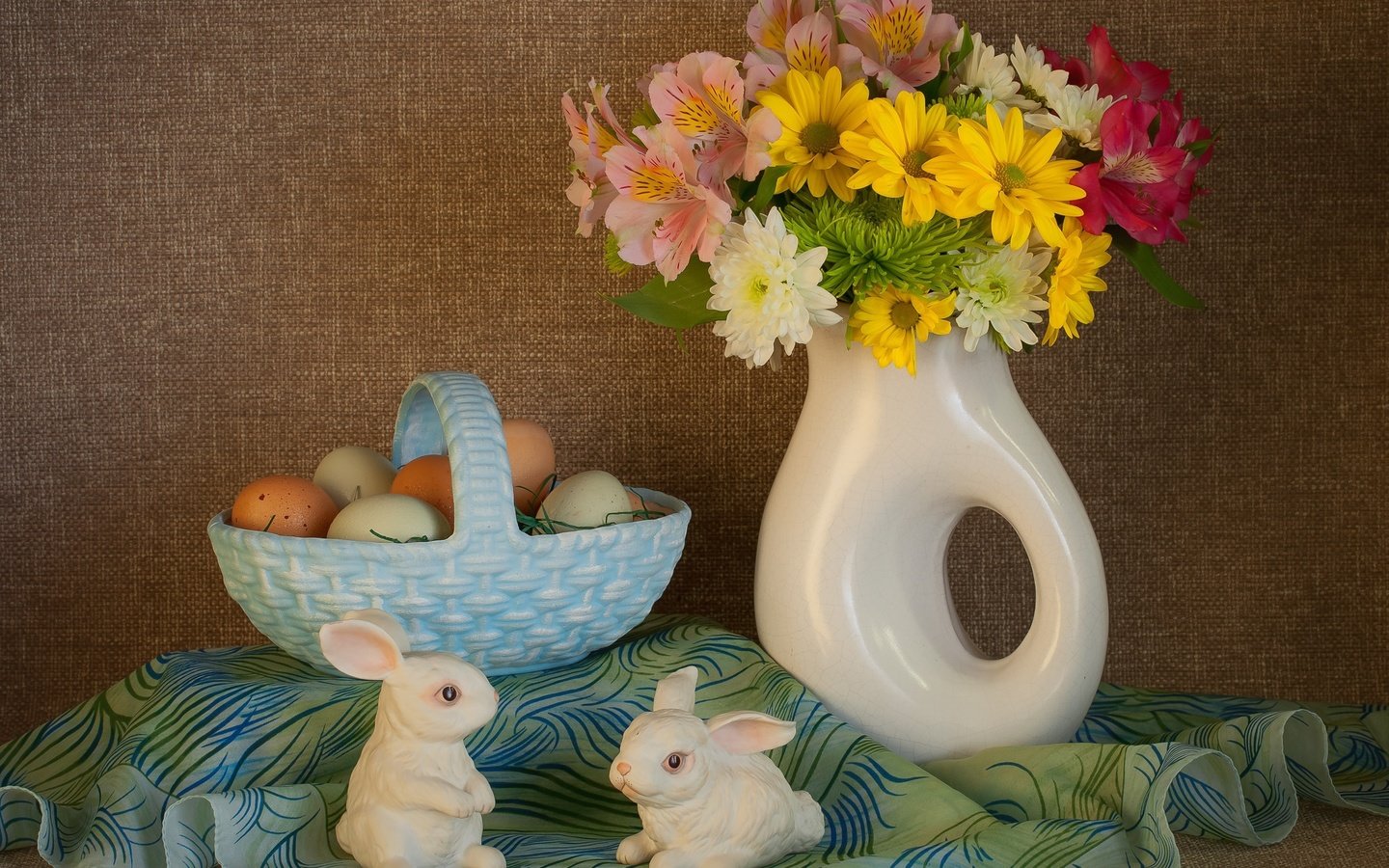 Обои цветы, букет, пасха, яйца, корзинка, зайчики, flowers, bouquet, easter, eggs, basket, bunnies разрешение 2000x1390 Загрузить