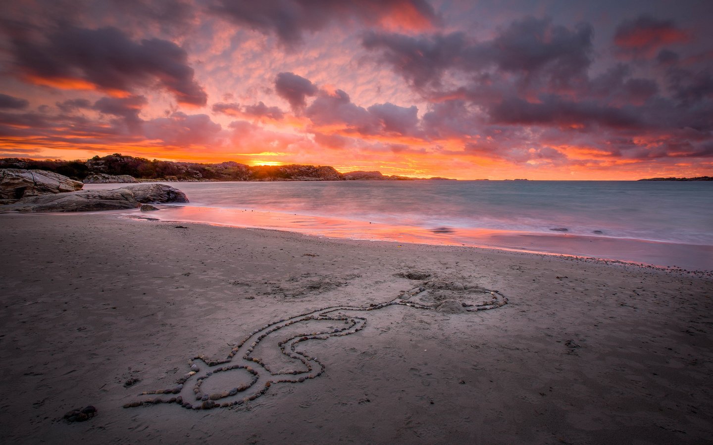 Обои скалы, камни, пейзаж, песок, пляж, рассвет, океан, rocks, stones, landscape, sand, beach, dawn, the ocean разрешение 2048x1365 Загрузить