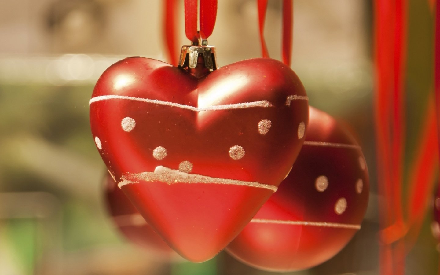 Обои новый год, рождество, елочные игрушки, сердечки, new year, christmas, christmas decorations, hearts разрешение 1920x1200 Загрузить