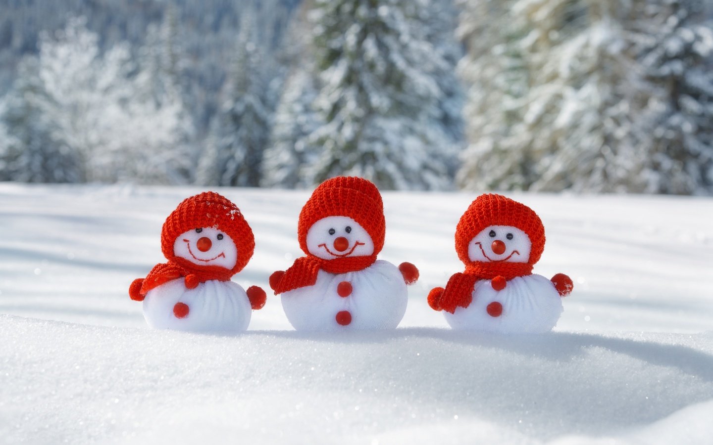 Обои снег, зима, фигурки, снеговики, snow, winter, figures, snowmen разрешение 2880x1800 Загрузить