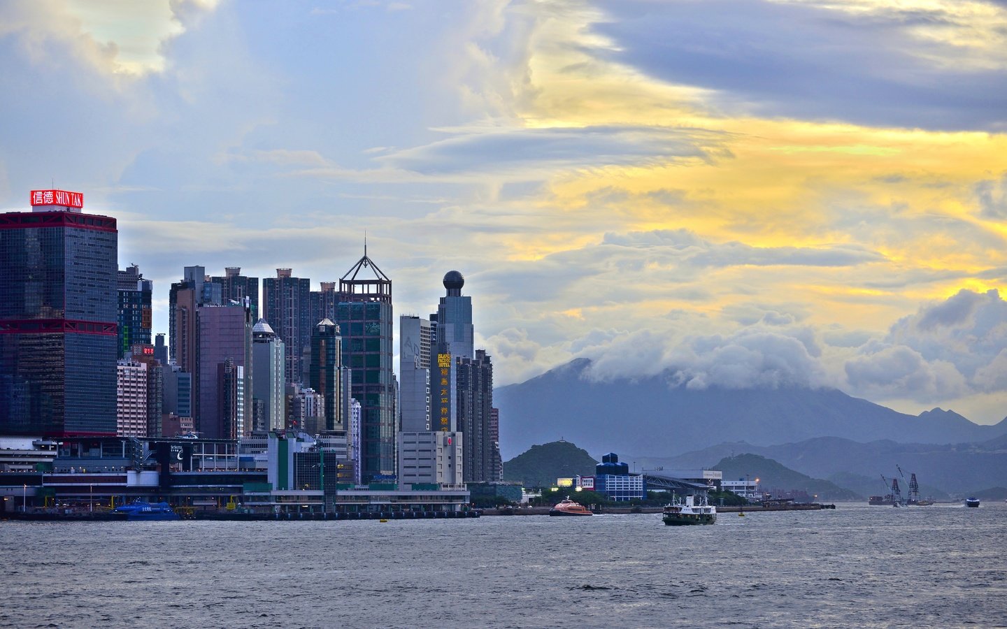 Обои облака, море, город, китай, здания, гонконг, clouds, sea, the city, china, building, hong kong разрешение 6990x4664 Загрузить