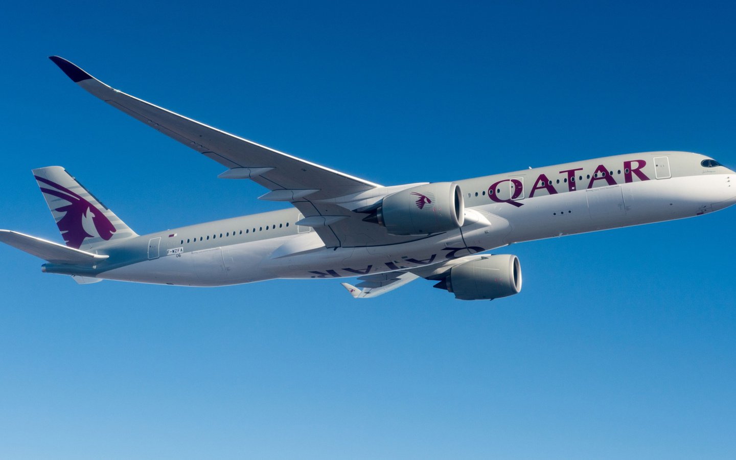 Обои самолет, airbus, пассажирский, qatar airways, airbus a350-900, airbus a350 xwb, the plane, passenger разрешение 2112x1188 Загрузить