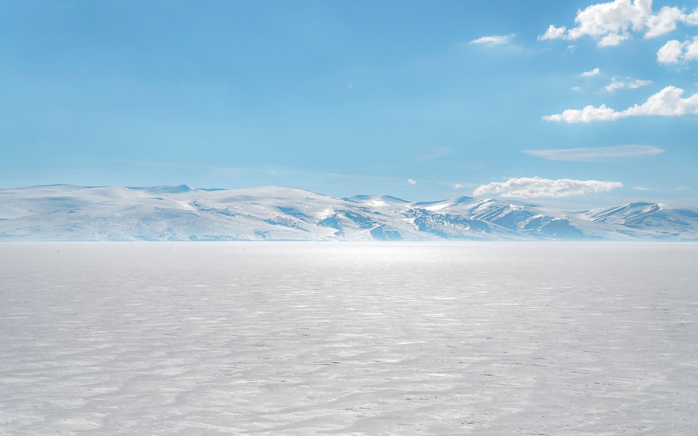 Обои снег, замерзшее озеро, snow, frozen lake разрешение 2500x1629 Загрузить