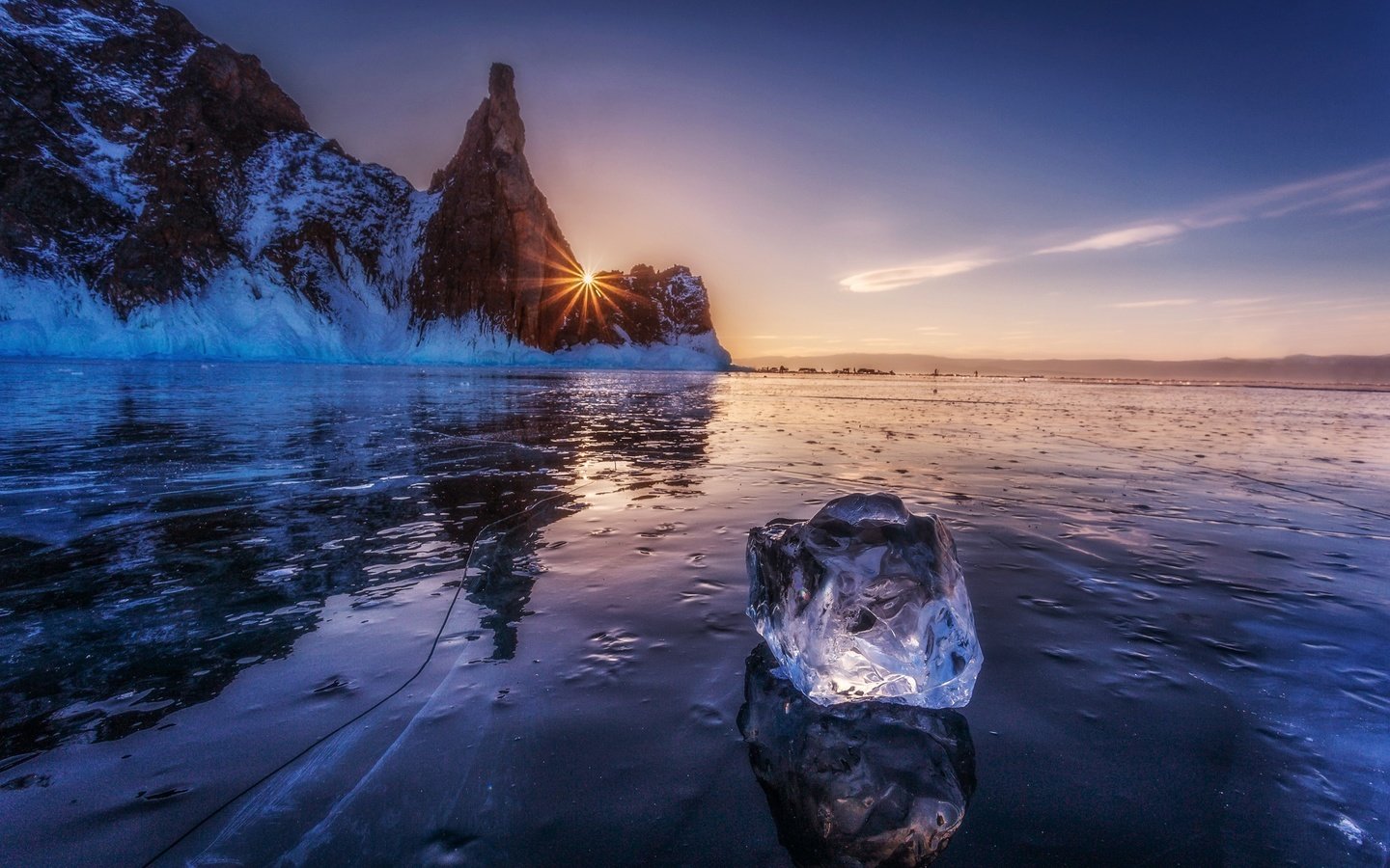 Обои озеро, закат, скала, лёд, озеро байкал, остров ольхон, мыс хобой, lake, sunset, rock, ice разрешение 2000x1361 Загрузить