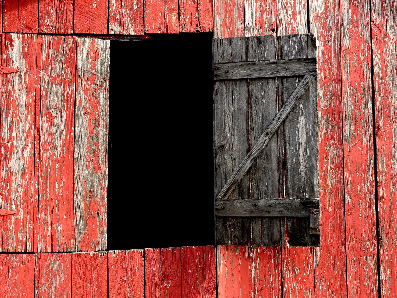 Обои красный, доски, окно, амбар, red, board, window, the barn разрешение 2560x1600 Загрузить