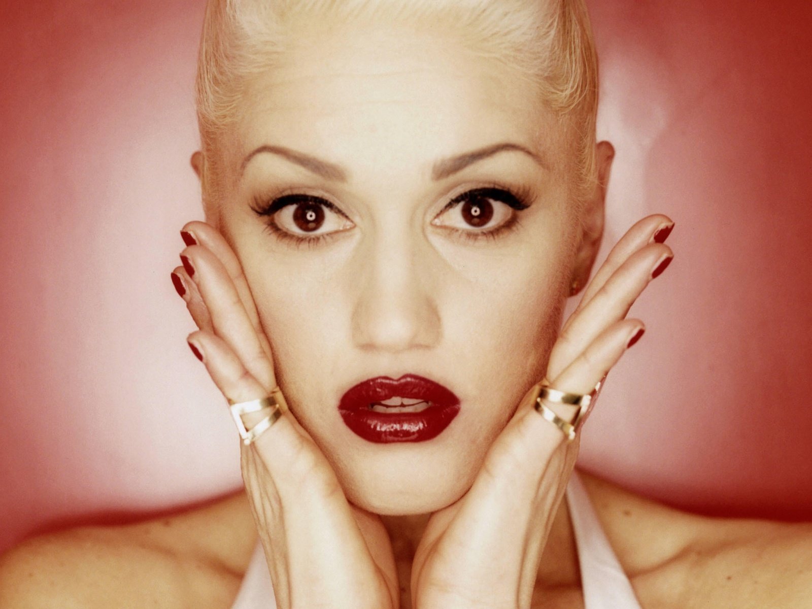 Обои гвен стефани, pevica, seksualnaya, модел, gwen stefani, model разрешение 2600x1546 Загрузить