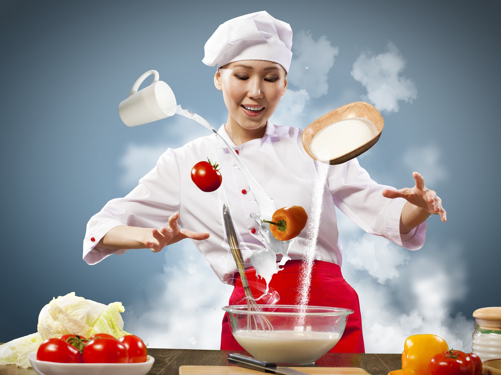 Обои девушка, улыбка, яйца, молоко, помидоры, повар, перчики, girl, smile, eggs, milk, tomatoes, cook, peppers разрешение 2560x1600 Загрузить