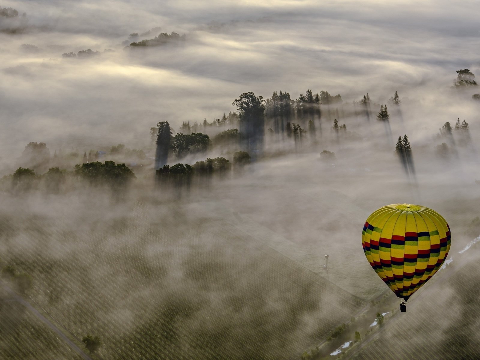 Обои пейзаж, туман, спорт, воздушный шар, landscape, fog, sport, balloon разрешение 2560x1697 Загрузить