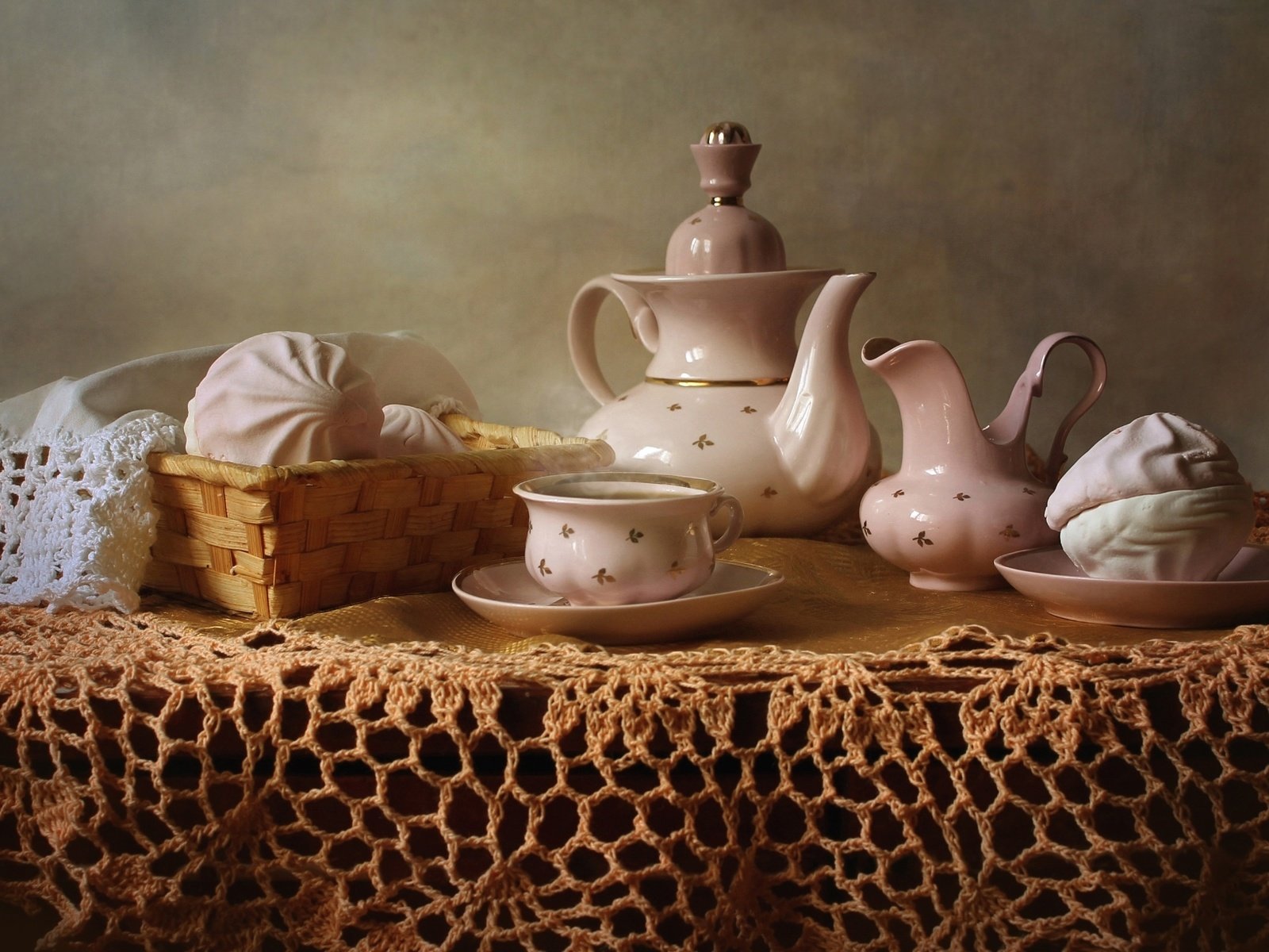 Обои чай, посуда, зефир, скатерть, сервиз, tea, dishes, marshmallows, tablecloth, set разрешение 1920x1222 Загрузить