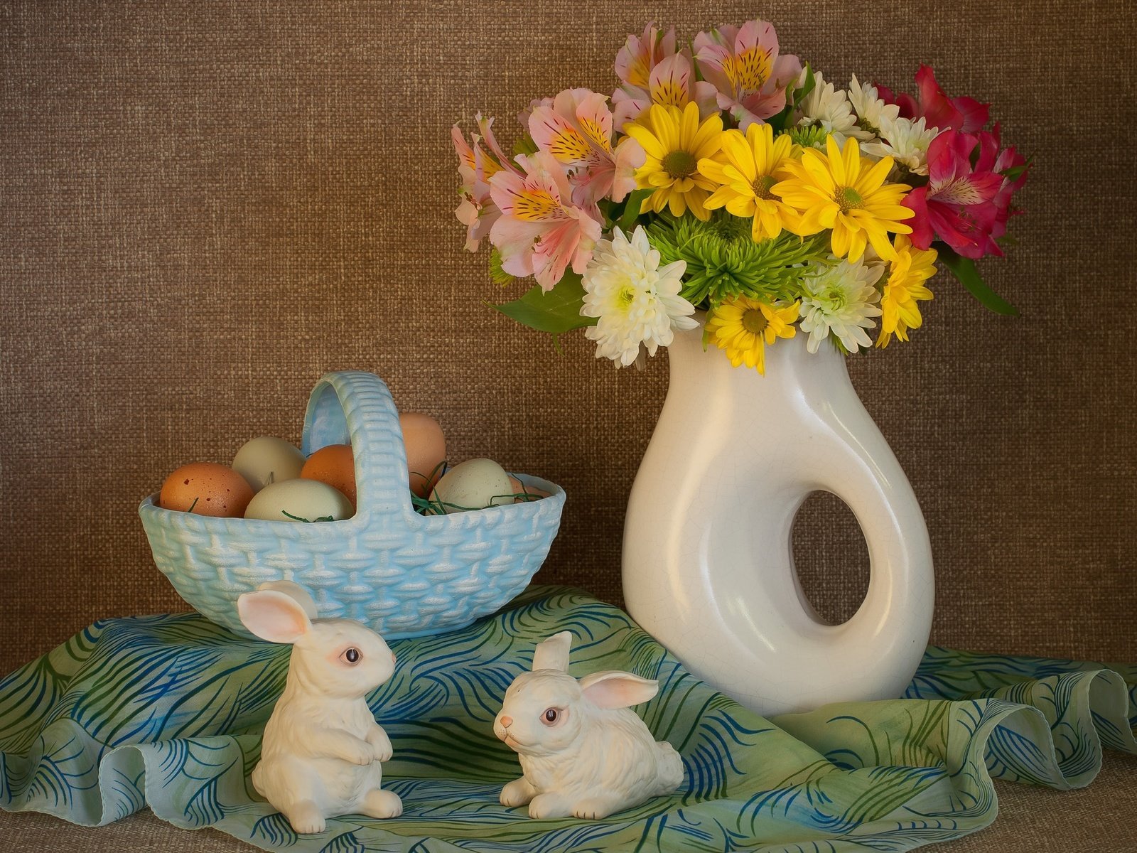 Обои цветы, букет, пасха, яйца, корзинка, зайчики, flowers, bouquet, easter, eggs, basket, bunnies разрешение 2000x1390 Загрузить