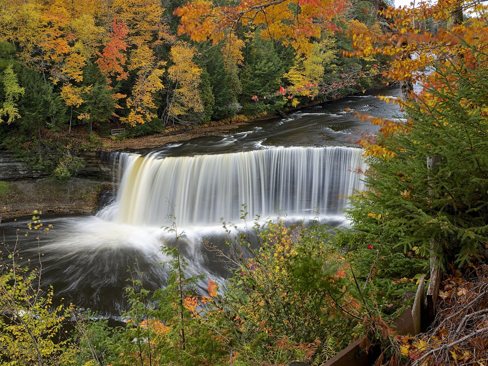 Обои река, природа, лес, водопад, осень, river, nature, forest, waterfall, autumn разрешение 1920x1200 Загрузить