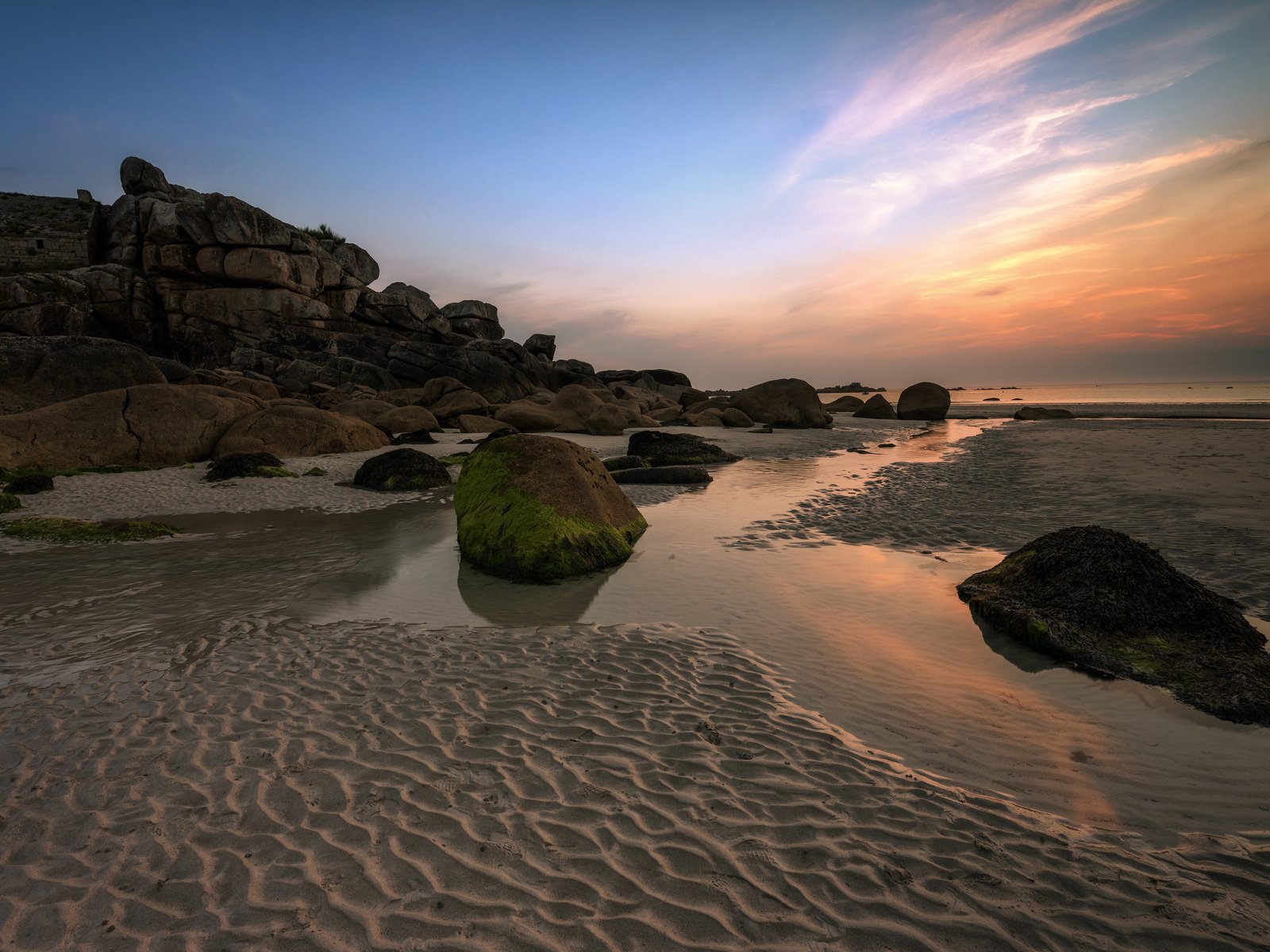 Обои скалы, камни, пейзаж, море, песок, пляж, франция, francois le rumeur, kerfissien, rocks, stones, landscape, sea, sand, beach, france разрешение 3840x2400 Загрузить