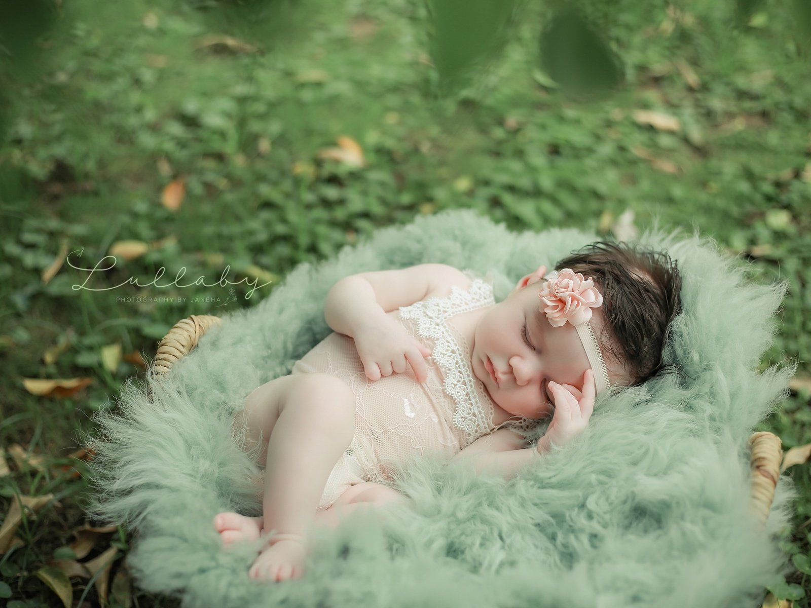 Обои трава, природа, фон, девочка, ангел, ребенок, младенец, мех, grass, nature, background, girl, angel, child, baby, fur разрешение 2835x1890 Загрузить