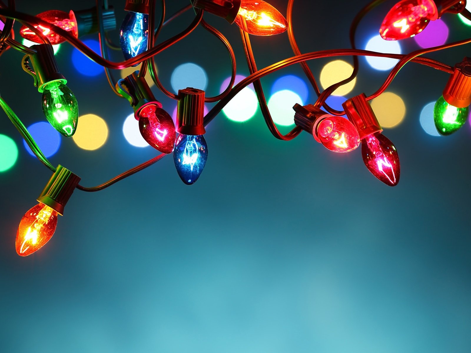 Обои свет, новый год, лампочки, рождество, огоньки, гирлянда, light, new year, light bulb, christmas, lights, garland разрешение 3840x2400 Загрузить