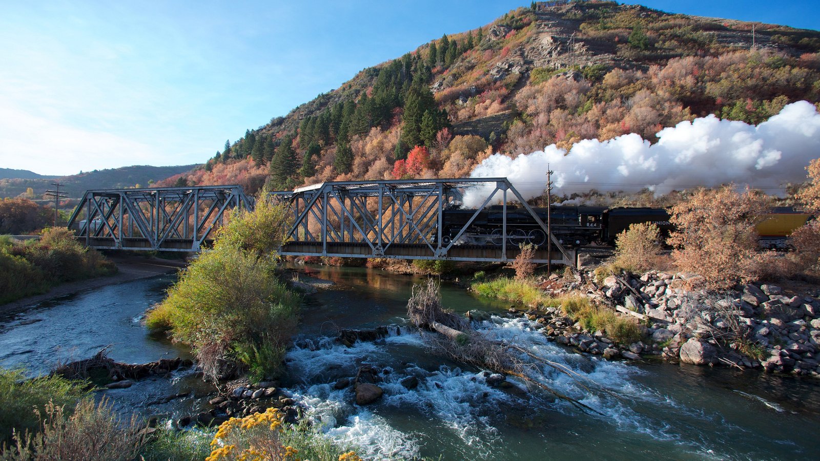 Обои небо, река, гора, мост, дым, паровоз, the sky, river, mountain, bridge, smoke, the engine разрешение 2048x1365 Загрузить