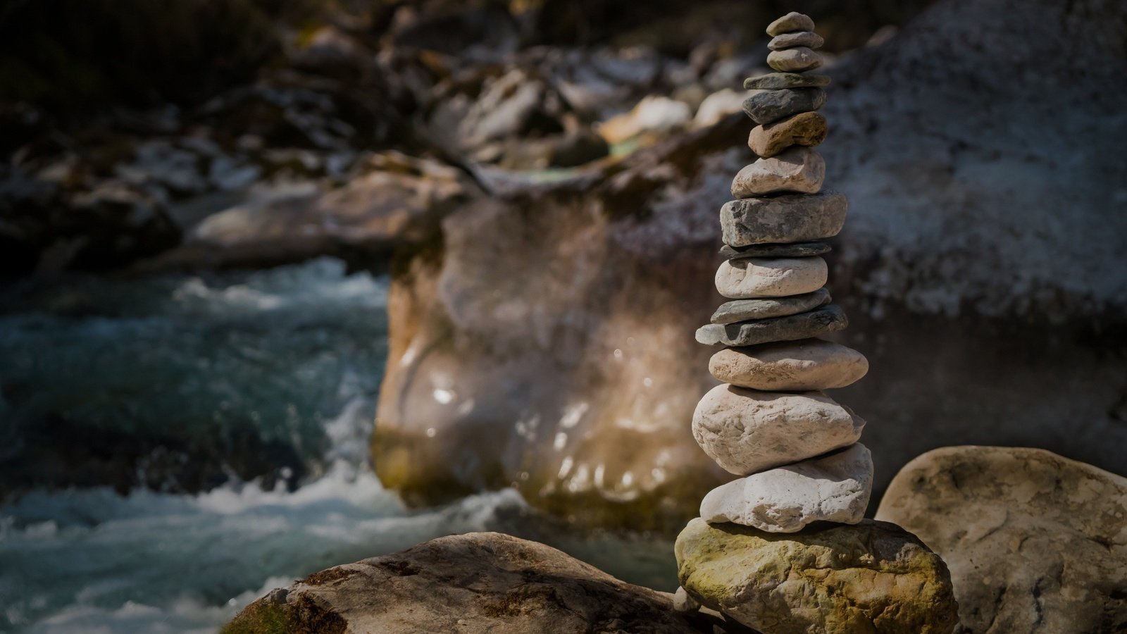 Обои вода, камушки, река, природа, камни, лес, пейзаж, башня, пирамида, water, river, nature, stones, forest, landscape, tower, pyramid разрешение 2449x1633 Загрузить