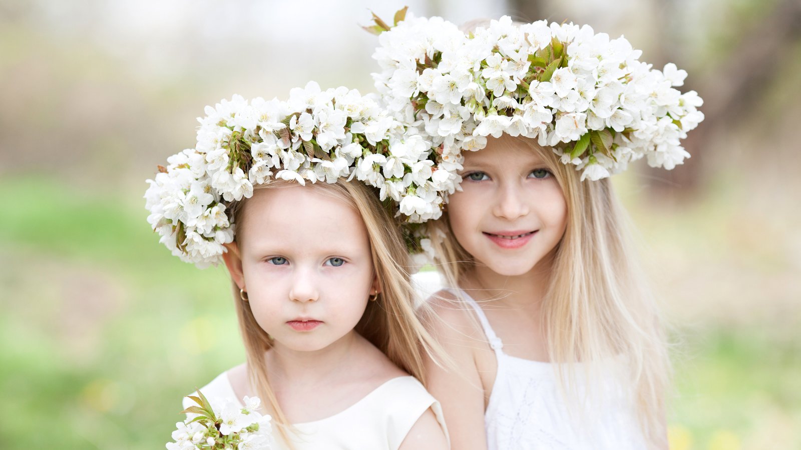 Обои цветы, взгляд, дети, волосы, лицо, девочки, венки, flowers, look, children, hair, face, girls, wreaths разрешение 4500x3000 Загрузить