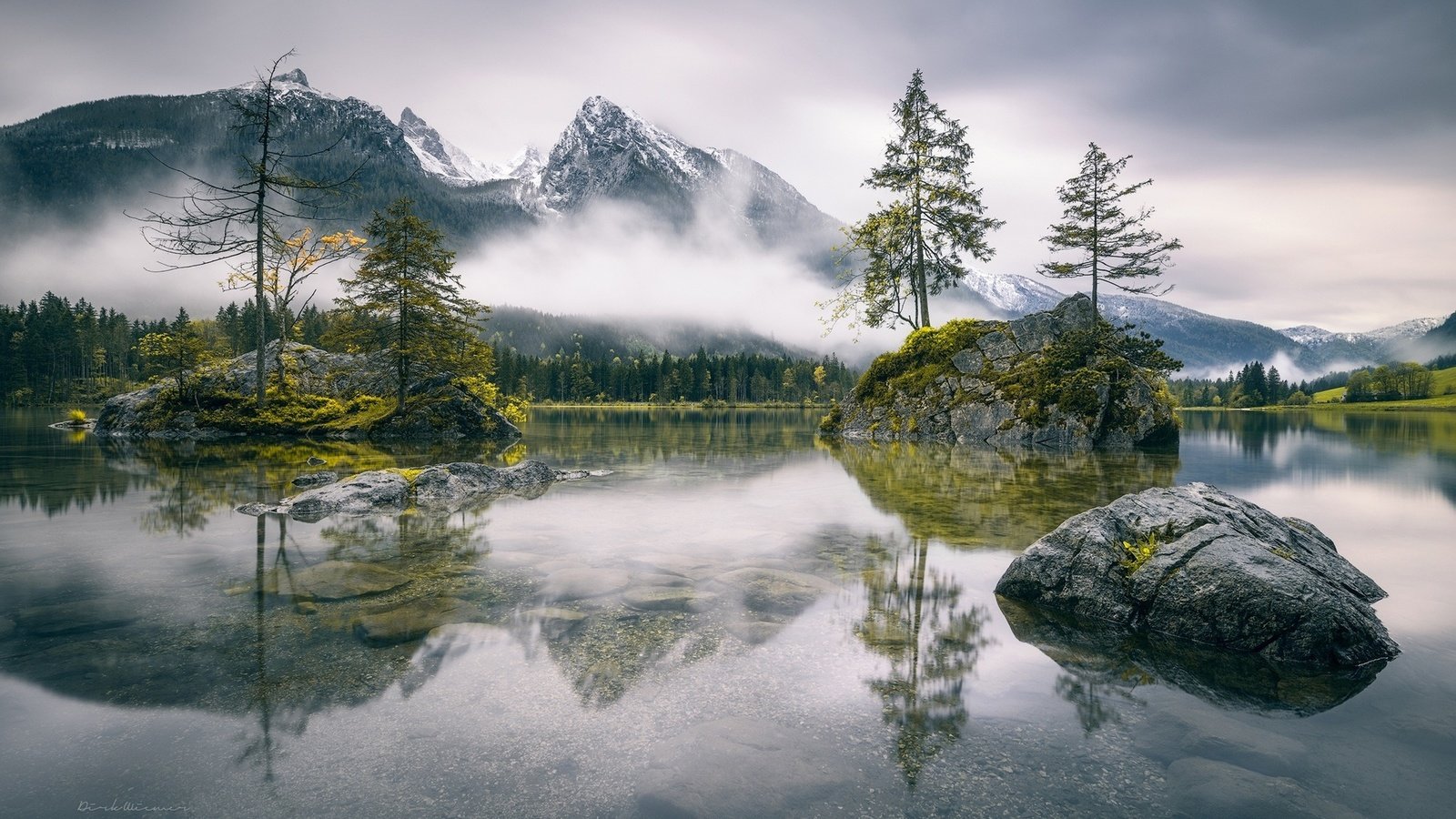 Обои озеро, горы, скалы, туман, lake, mountains, rocks, fog разрешение 1920x1200 Загрузить