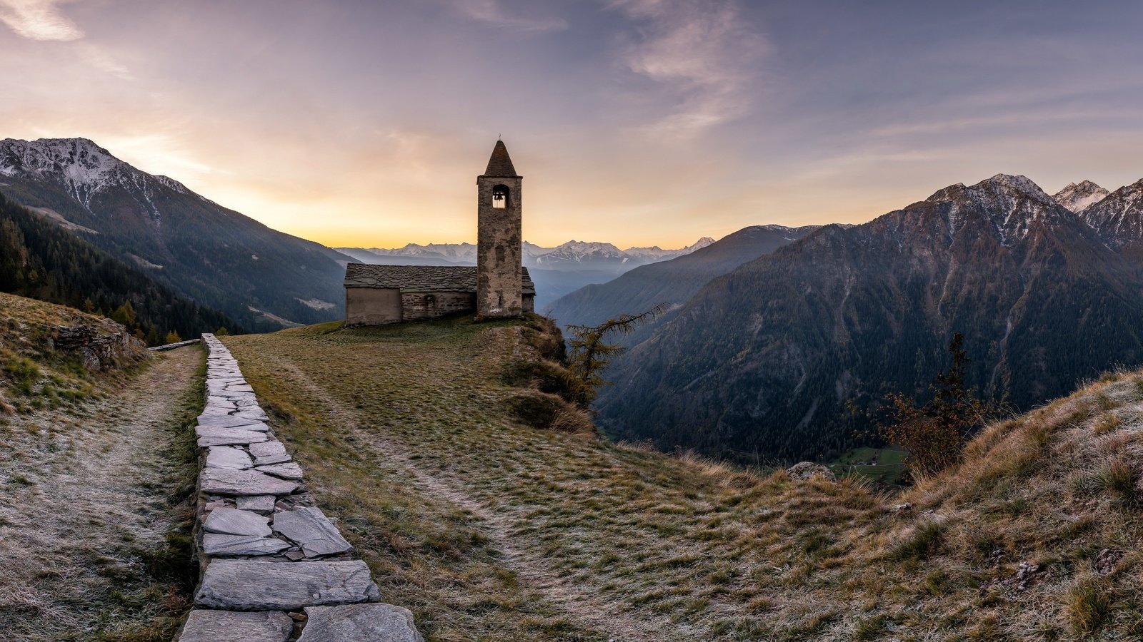 Обои горы, пейзаж, швейцария, башня, церковь, альпы, mountains, landscape, switzerland, tower, church, alps разрешение 3840x2160 Загрузить