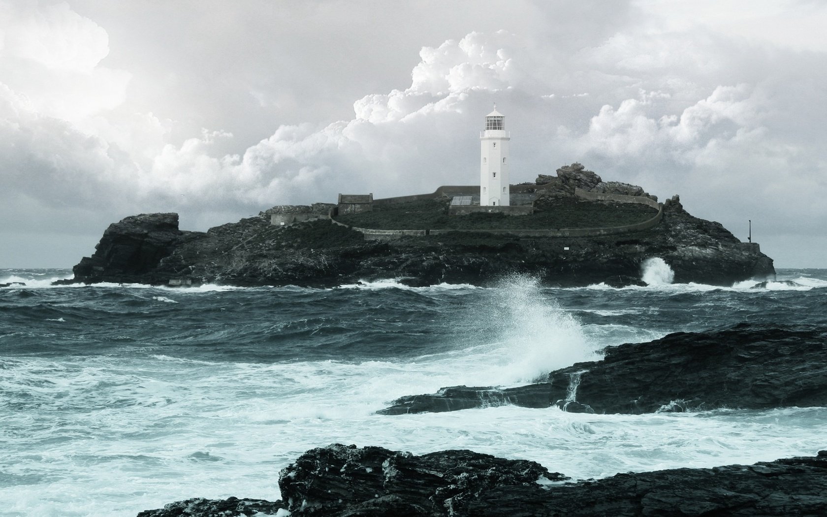 Обои небо, облака, скалы, камни, море, маяк, остров, шторм, the sky, clouds, rocks, stones, sea, lighthouse, island, storm разрешение 1920x1200 Загрузить