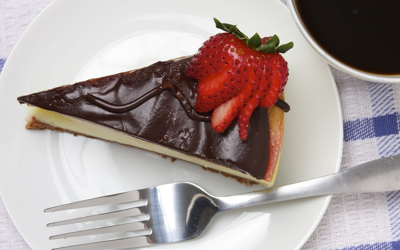 Обои клубника, шоколад, сладкое, торт, пирог, кусок, strawberry, chocolate, sweet, cake, pie, piece разрешение 2048x1378 Загрузить