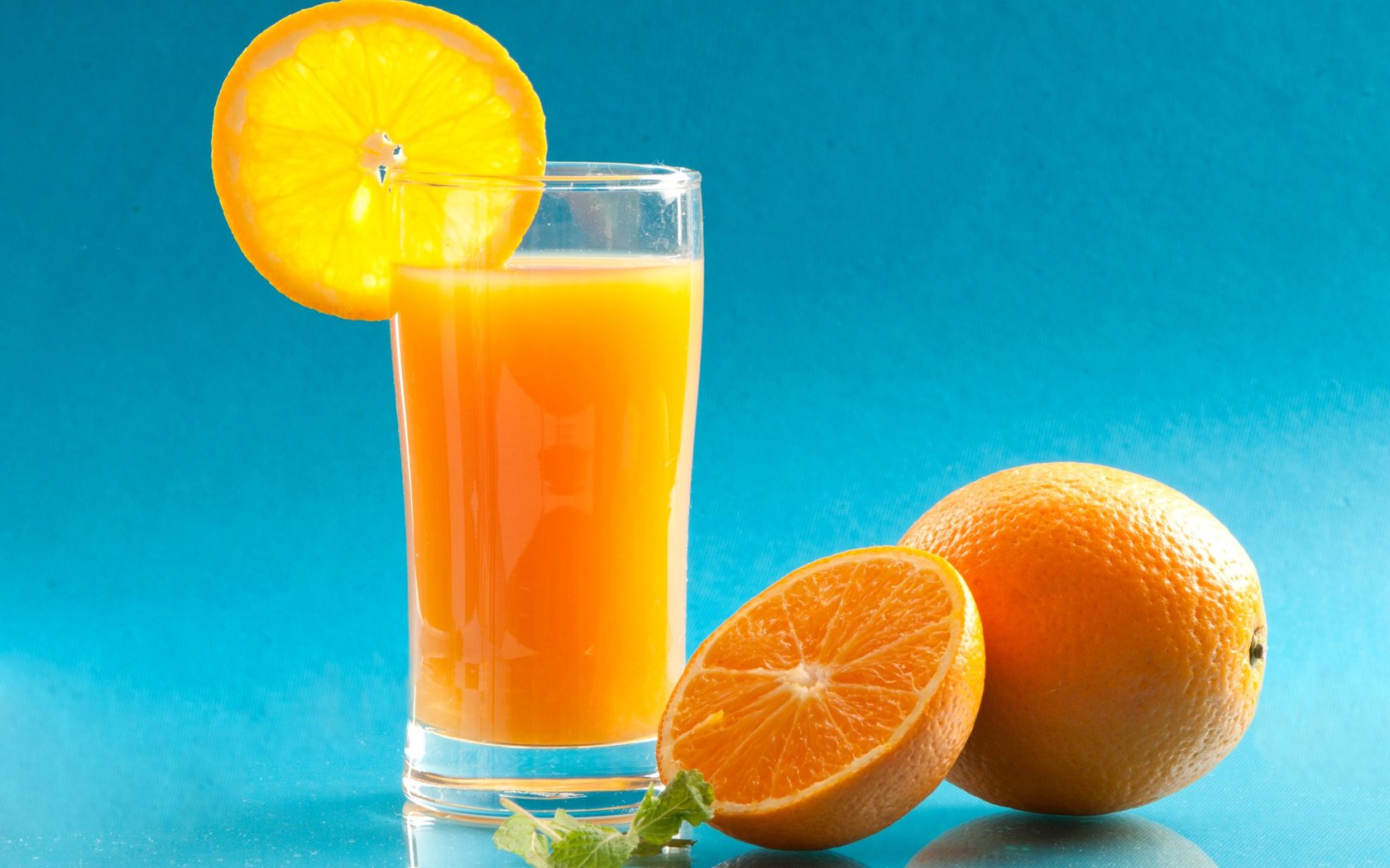 Обои апельсины, напитки, стакан, апельсиновый сок, сок, oranges, drinks, glass, orange juice, juice разрешение 2048x1343 Загрузить