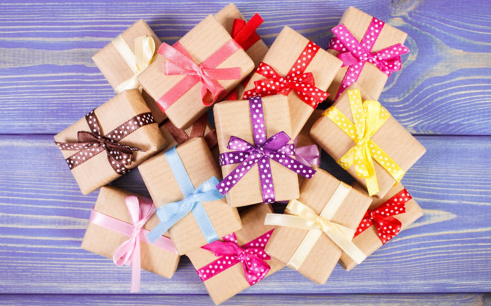 Обои подарки, лента, бант, дерева, коробки, дары, gifts, tape, bow, wood, box разрешение 4400x2933 Загрузить