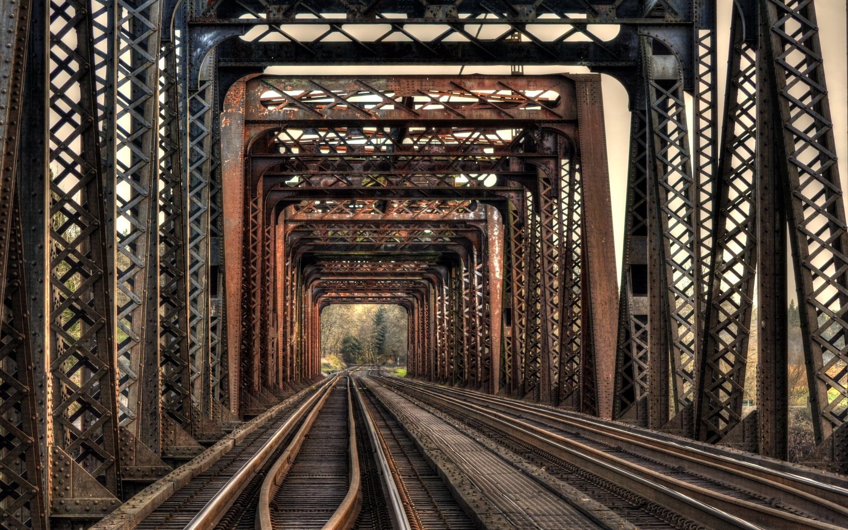 Обои железная дорога, рельсы, мост, железо, railroad, rails, bridge, iron разрешение 2574x1440 Загрузить