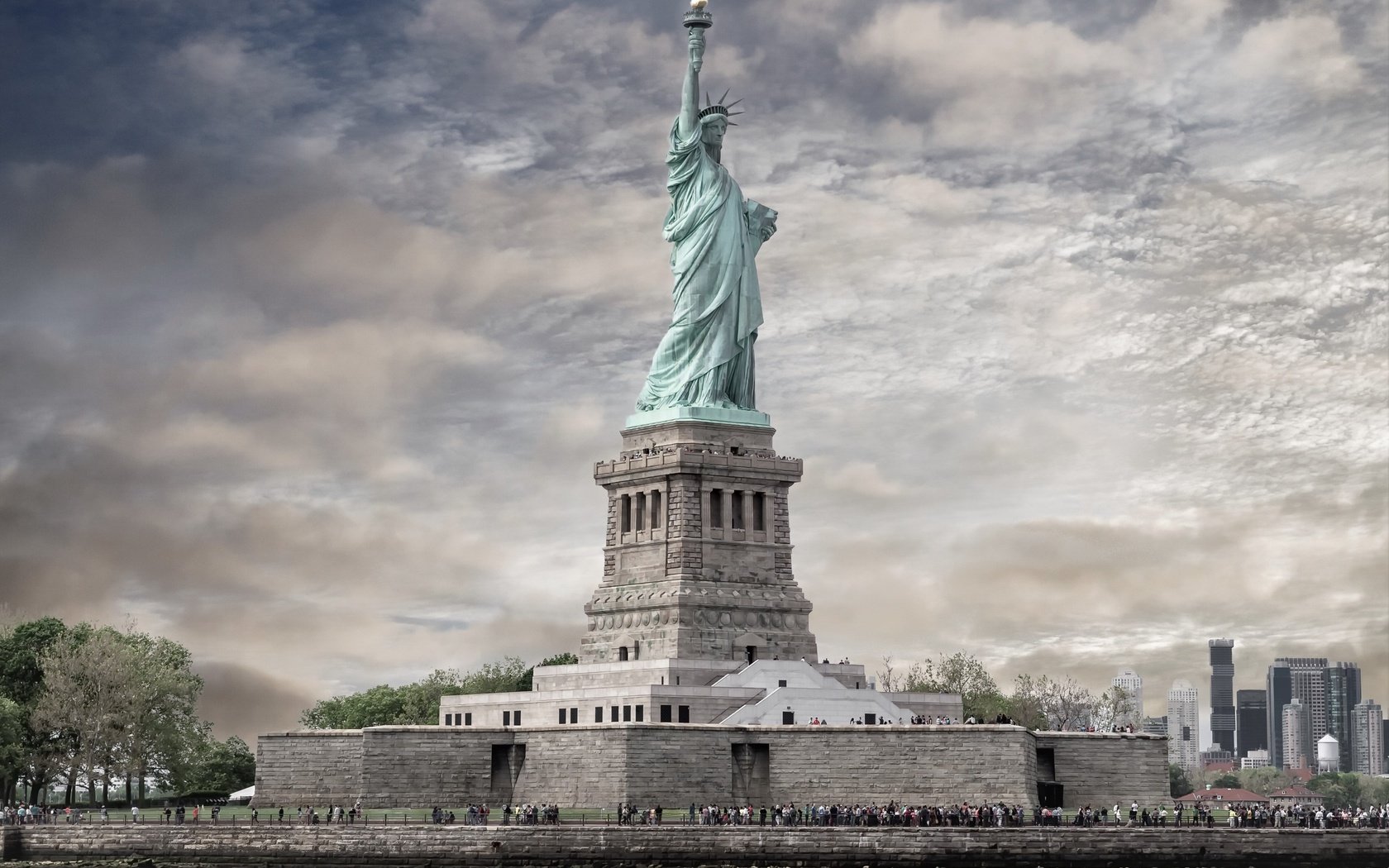 Обои символ, сша, нью-йорк, памятник, статуя свободы, symbol, usa, new york, monument, the statue of liberty разрешение 2560x1694 Загрузить