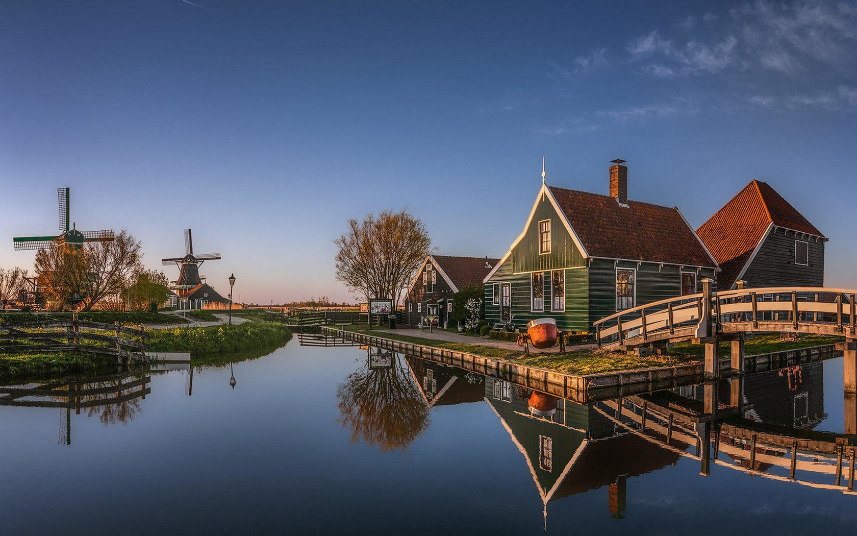 Обои вода, herman van den berge, zaanse schans, отражение, деревня, канал, мельница, дома, нидерланды, голландия, water, reflection, village, channel, mill, home, netherlands, holland разрешение 1920x1283 Загрузить