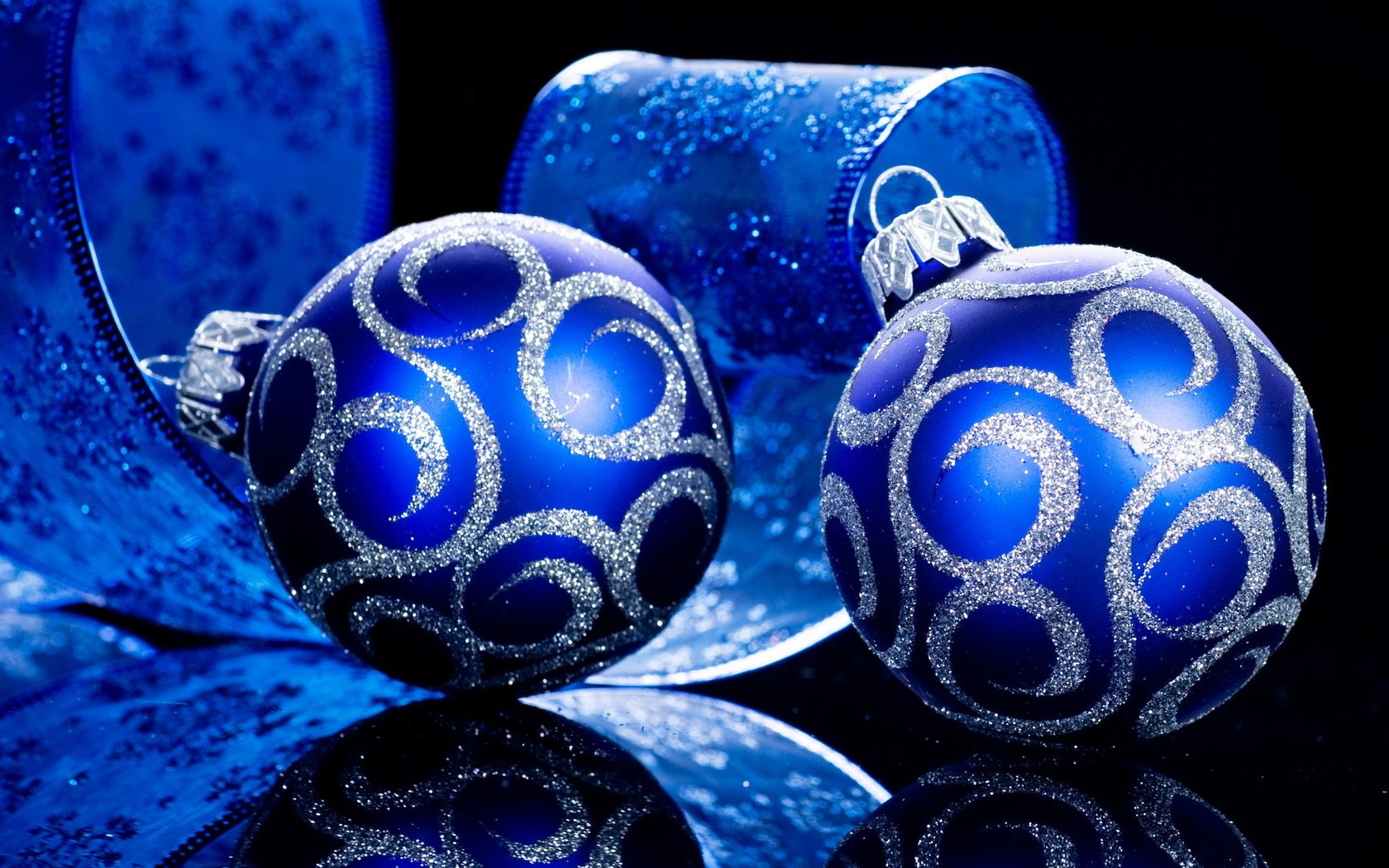 Обои новый год, шары, отражение, праздники, лента, рождество, new year, balls, reflection, holidays, tape, christmas разрешение 2048x1616 Загрузить