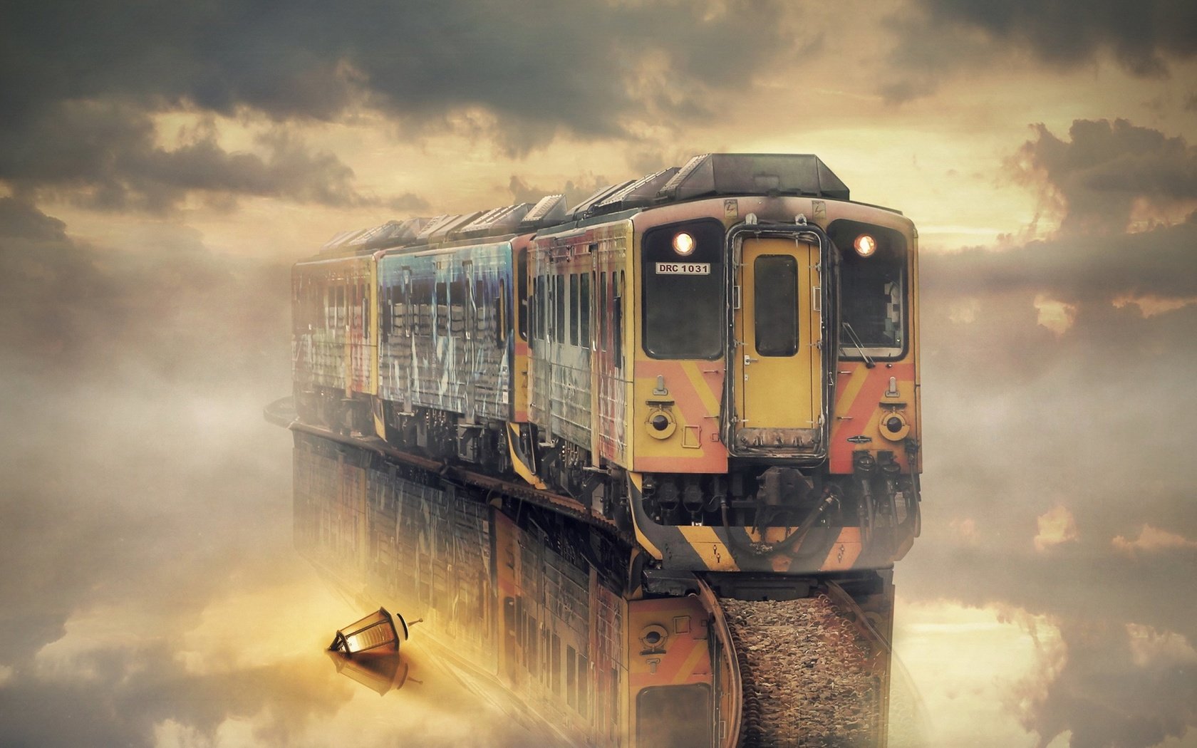 Обои тучи, туман, лампа, поезд, clouds, fog, lamp, train разрешение 2560x1600 Загрузить