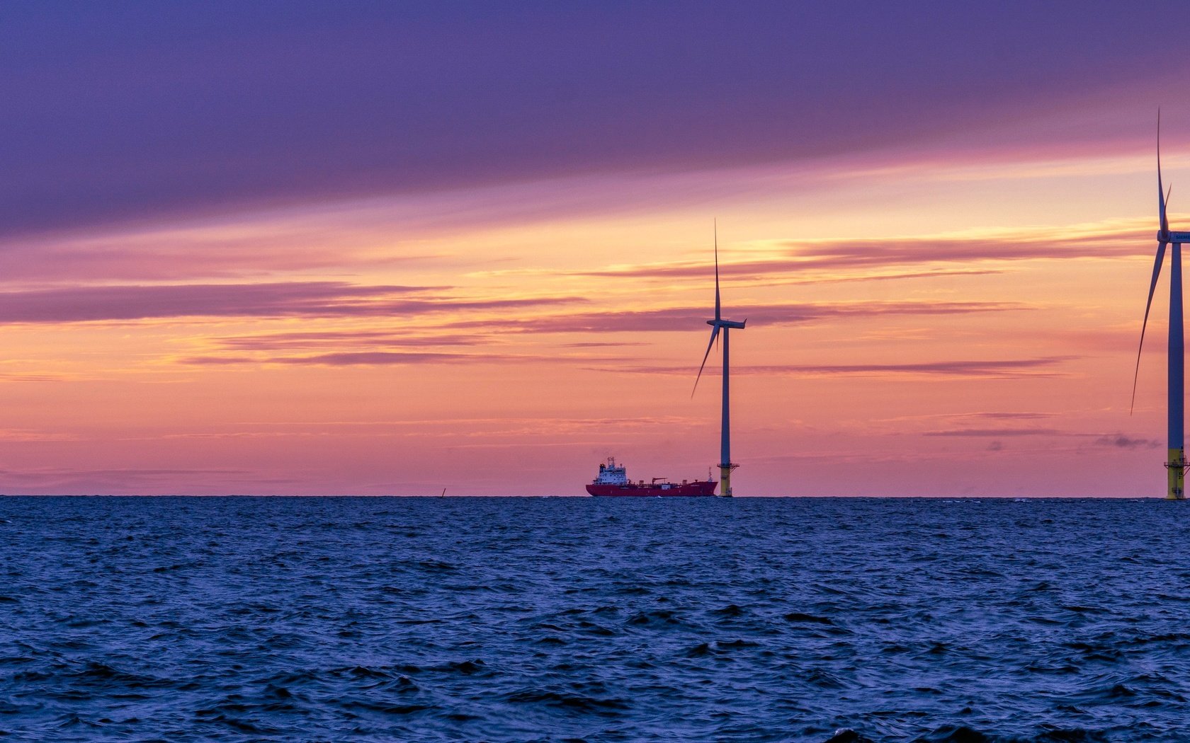 Обои закат, море, корабль, ветряки, финляндия, ветряные мельницы, sunset, sea, ship, windmills, finland разрешение 3072x1439 Загрузить