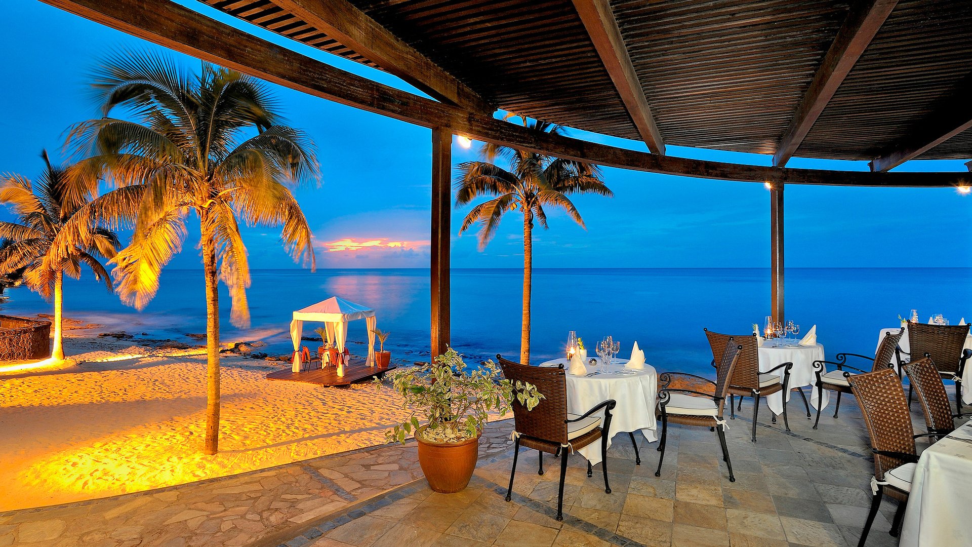 Обои закат, пляж, курорт, тропики, мальдивы, sunset, beach, resort, tropics, the maldives разрешение 2100x1138 Загрузить