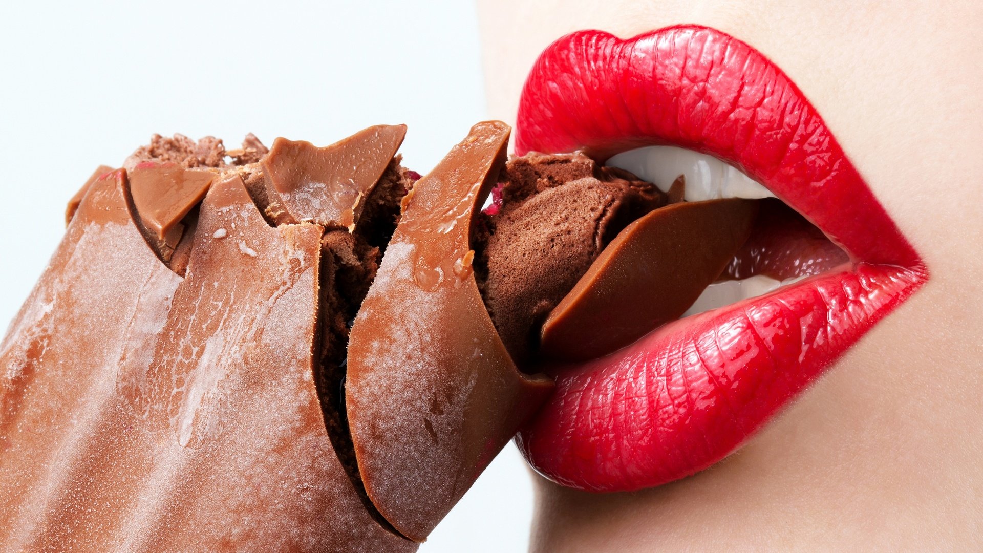 Обои девушка, мороженое, губы, шоколадный каприз, girl, ice cream, lips, chocolate caprice разрешение 2880x1912 Загрузить