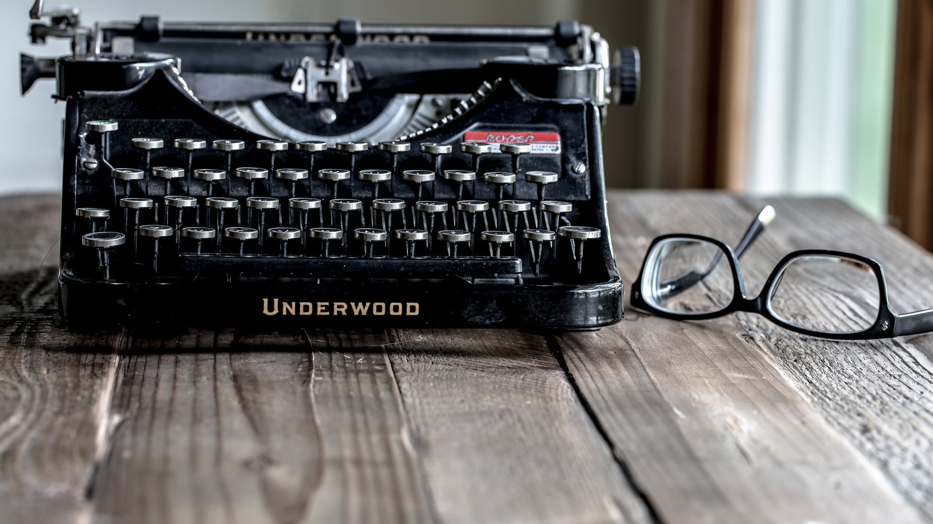 Обои очки, бокалы, печатная машинка, underwood, пишущая машинка, glasses, typewriter разрешение 2048x1365 Загрузить