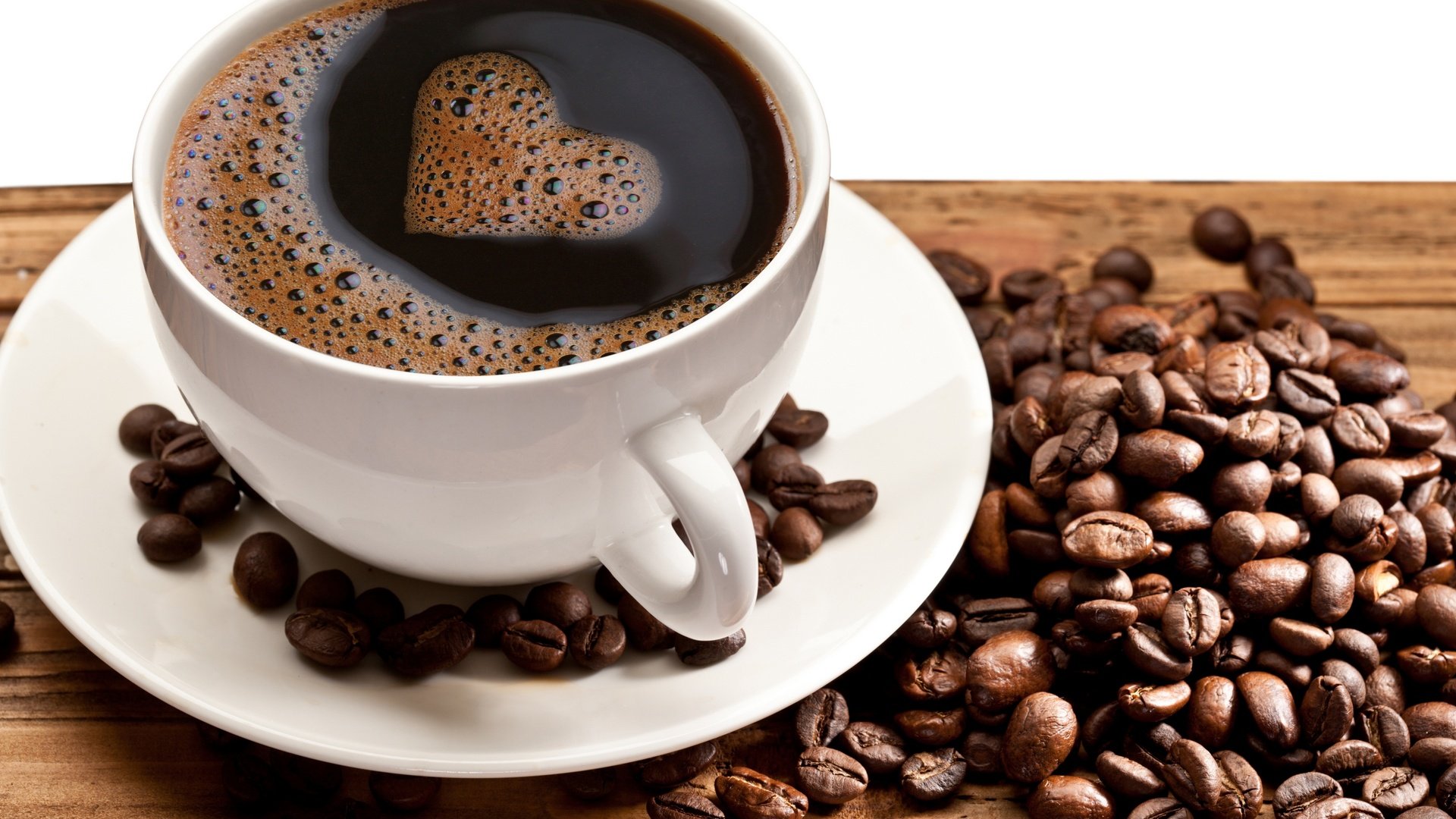 Обои кофе, сердце, пена, пенка, зерна кофе, кофе в зернах, сердечка, оригинальная, coffee, heart, foam, coffee beans, coffee bean, original разрешение 2880x1920 Загрузить