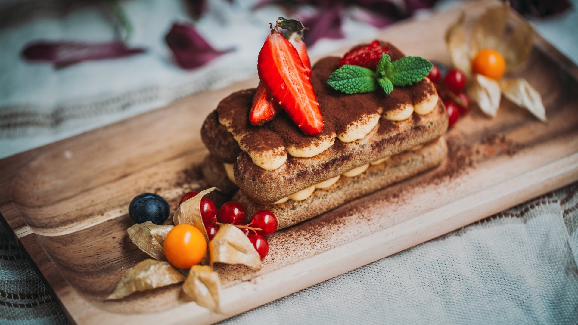 Обои клубника, торт, физалис, тирамису, strawberry, cake, physalis, tiramisu разрешение 3600x2400 Загрузить