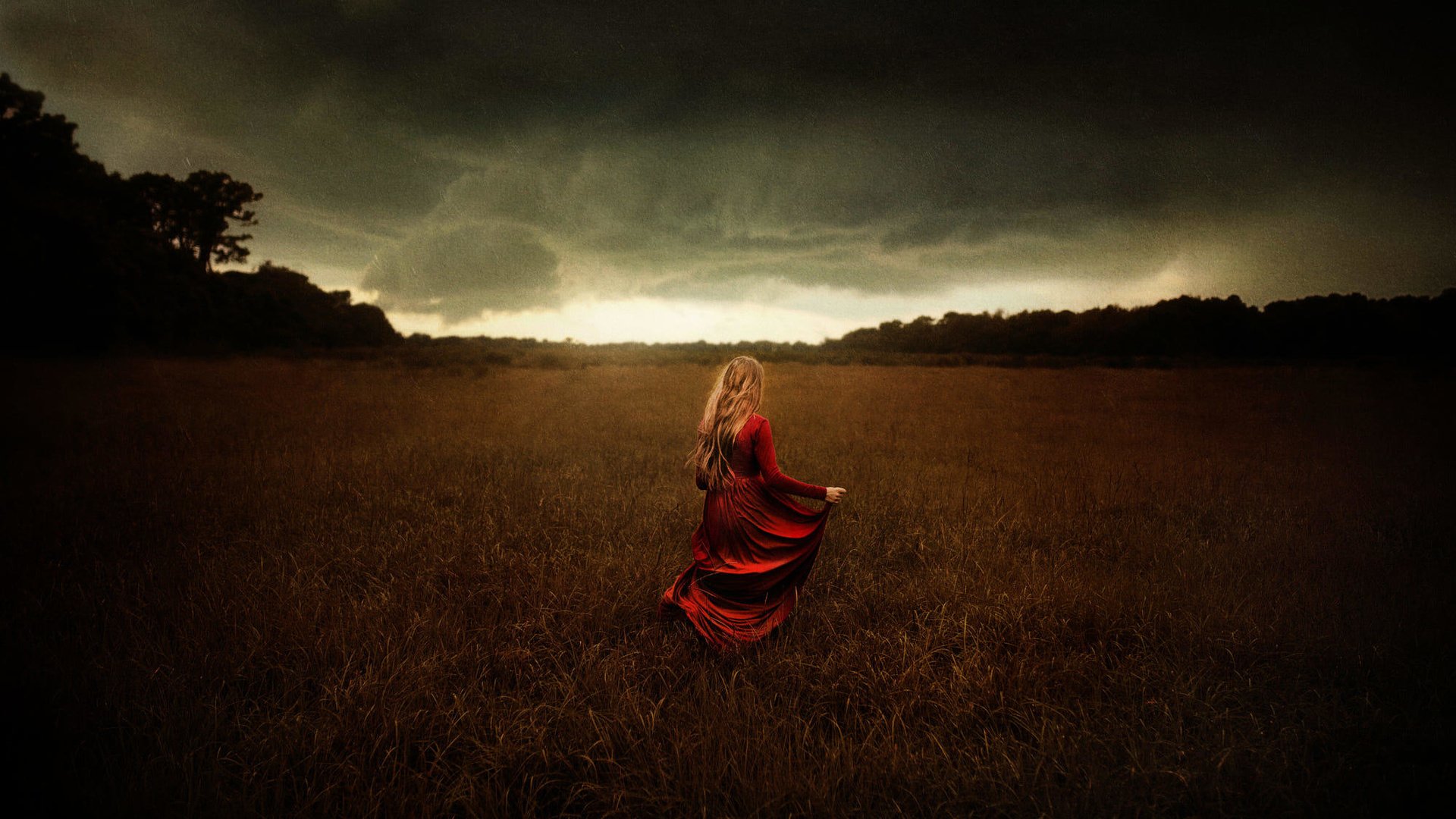 Обои небо, tj drysdale, природа, тучи, девушка, поле, модель, волосы, красное платье, the sky, nature, clouds, girl, field, model, hair, red dress разрешение 2000x1333 Загрузить