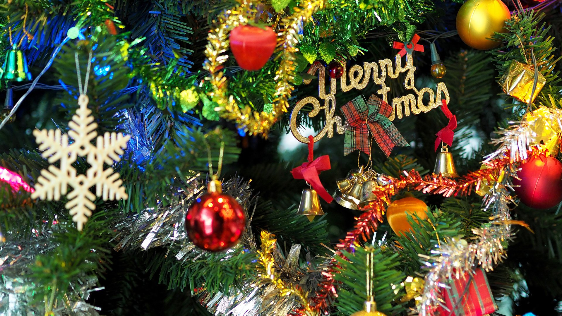 Обои новый год, елка, украшения, рождество, елочные игрушки, мишура, new year, tree, decoration, christmas, christmas decorations, tinsel разрешение 3840x2400 Загрузить