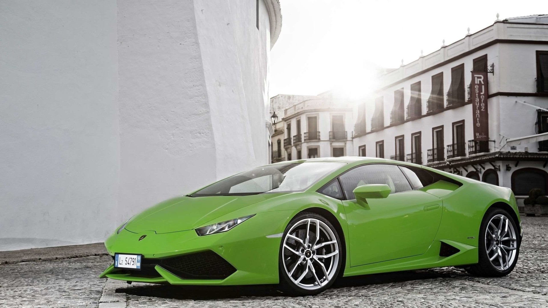 Обои солнце, дома, улица, авто, ламборгини, huracan, спортивное, the sun, home, street, auto, lamborghini, sports разрешение 2560x1600 Загрузить