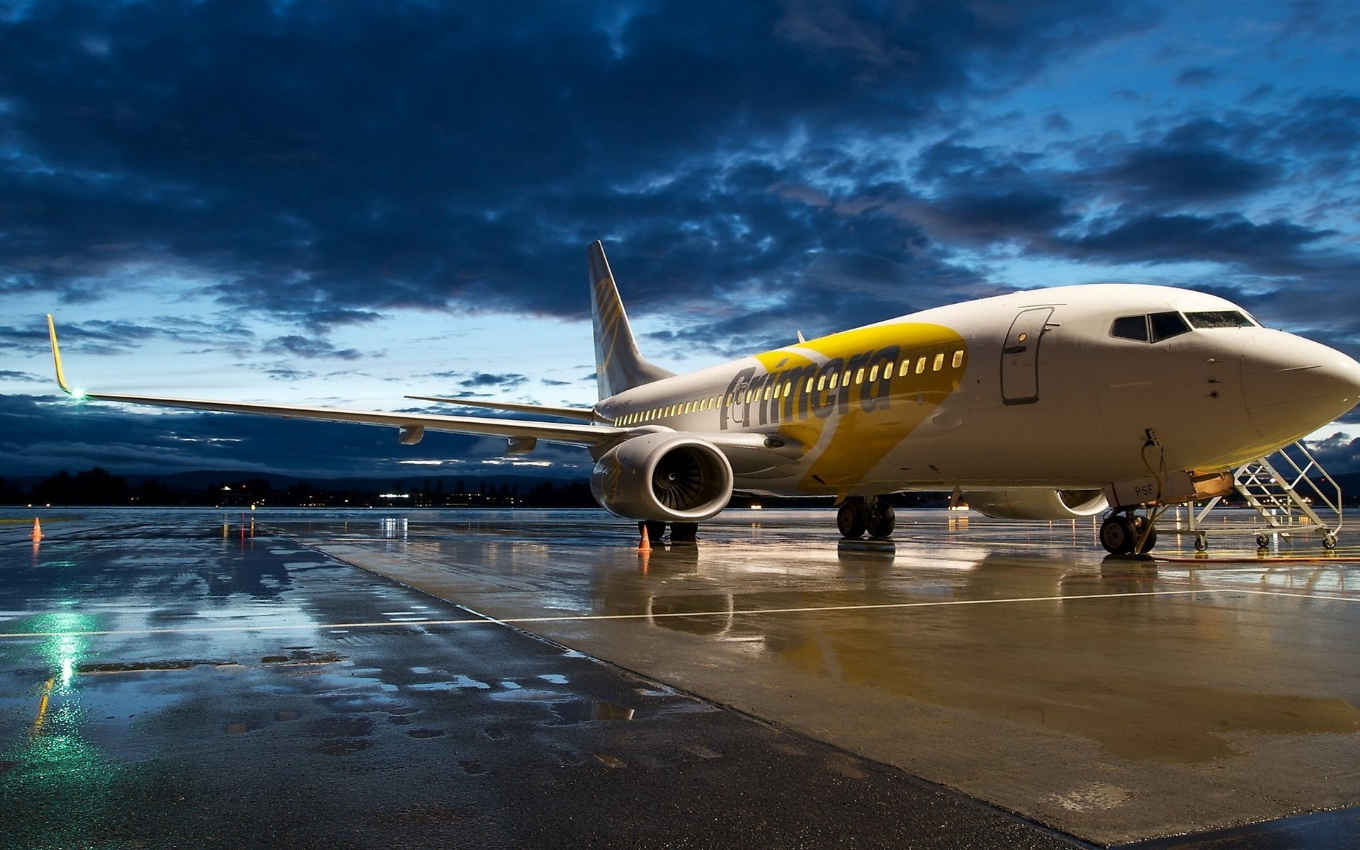 Обои боинг 737 на аэродроме, boeing 737 at the airport разрешение 2560x1440 Загрузить