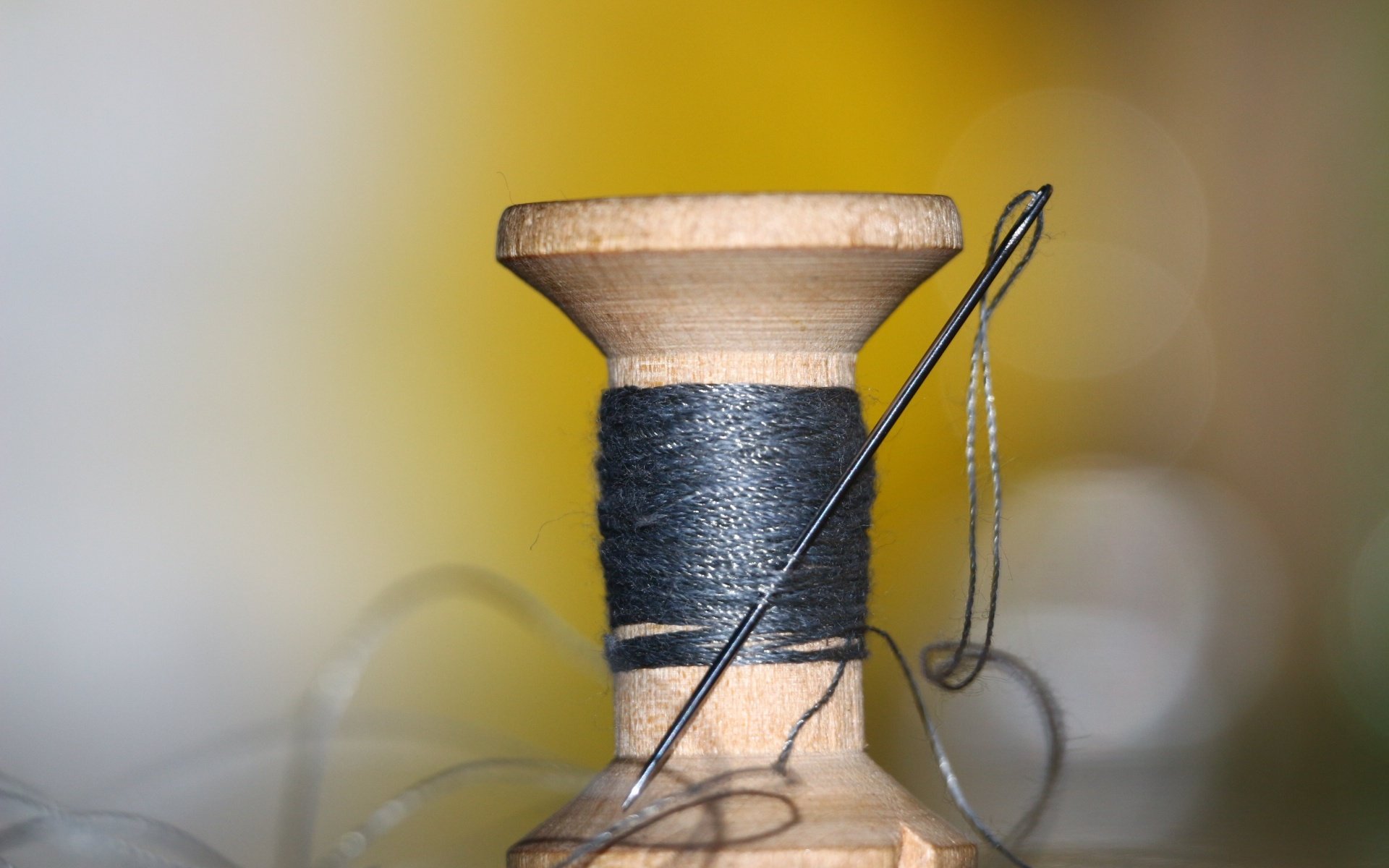 Обои фон, игла, нитки, катушка, background, needle, thread, coil разрешение 1920x1280 Загрузить