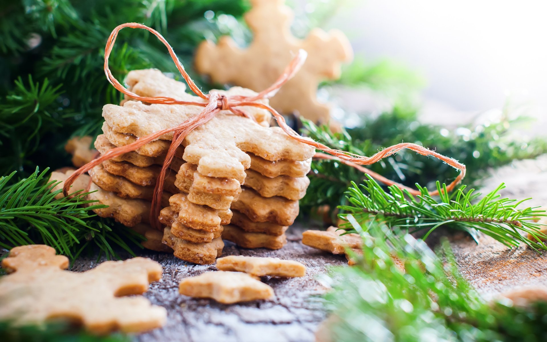 Обои новый год, праздник, печенье, декор, ветка ели, new year, holiday, cookies, decor, spruce branch разрешение 3872x2592 Загрузить
