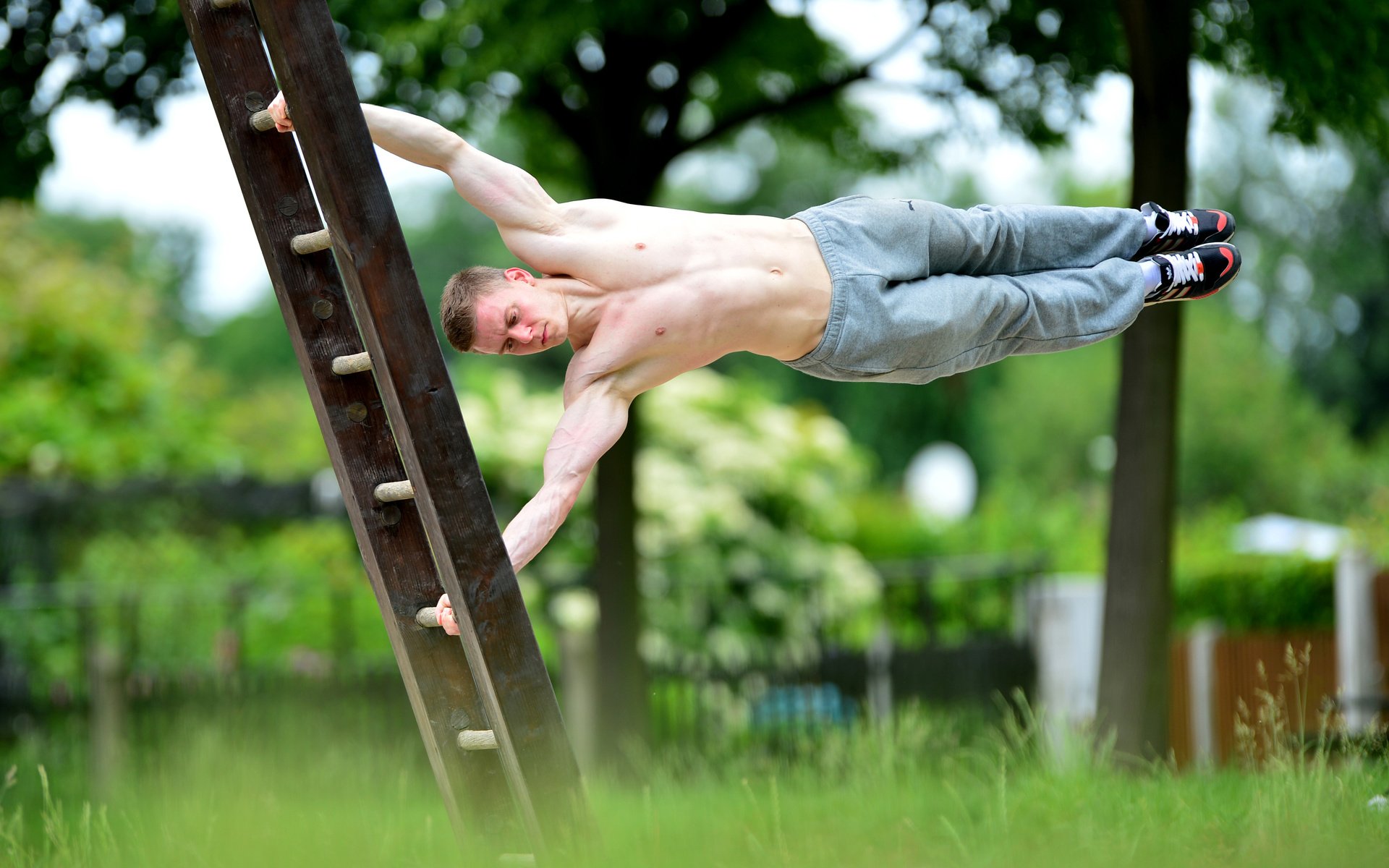 Обои поза, мужики, мускулы, гимнастика, тренировки, воркаут, pose, men, muscles, gymnastics, workout разрешение 4269x2956 Загрузить