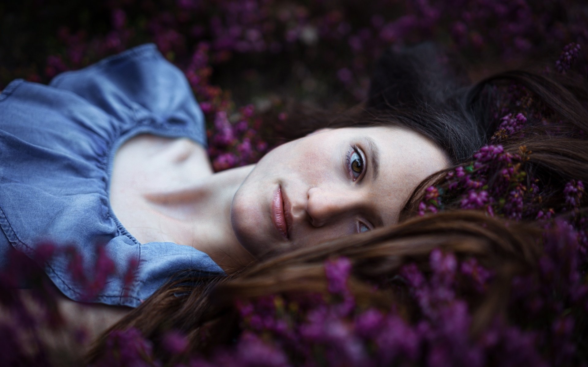 Обои цветы, девушка, взгляд, модель, лицо, боке, anne, flowers, girl, look, model, face, bokeh разрешение 3000x2000 Загрузить