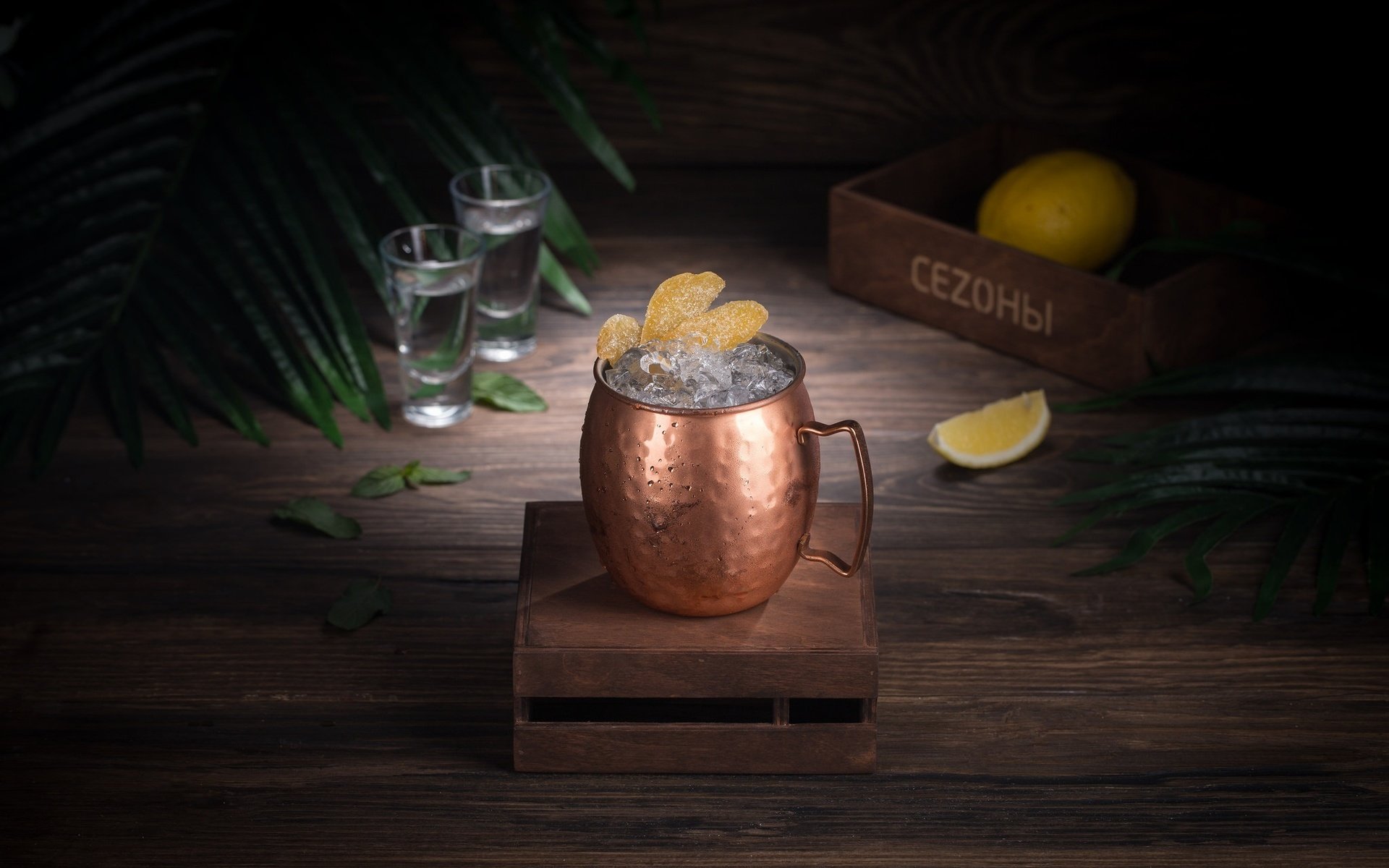 Обои напиток, лёд, кружка, дерева, лимоны, лимонад, цитрусовый сок, drink, ice, mug, wood, lemons, lemonade разрешение 2048x1339 Загрузить